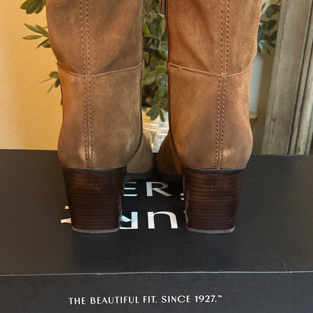 Naturalizer Fae Knee High Boots-Tan Suede-Size 9 - Picture 5 of 9